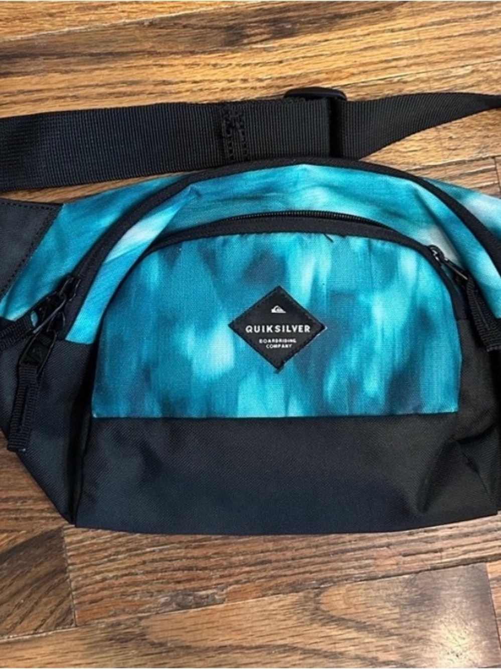 Quiksilver Teal and Black Fanny Pack with Front Zip Pocket